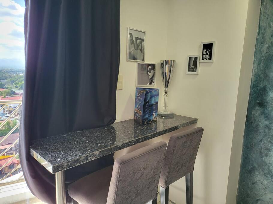 Kandi Tower 3, Premium 1Br With 2Cr & 2 Balcony. 앙헬레스 외부 사진