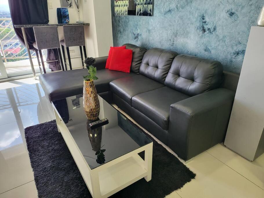 Kandi Tower 3, Premium 1Br With 2Cr & 2 Balcony. 앙헬레스 외부 사진