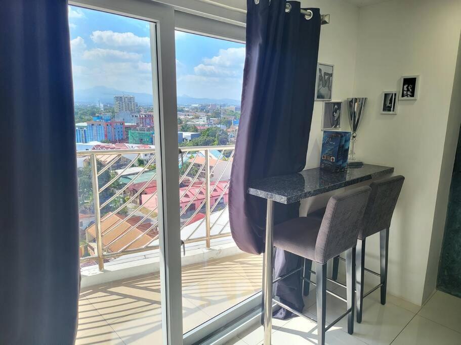 Kandi Tower 3, Premium 1Br With 2Cr & 2 Balcony. 앙헬레스 외부 사진