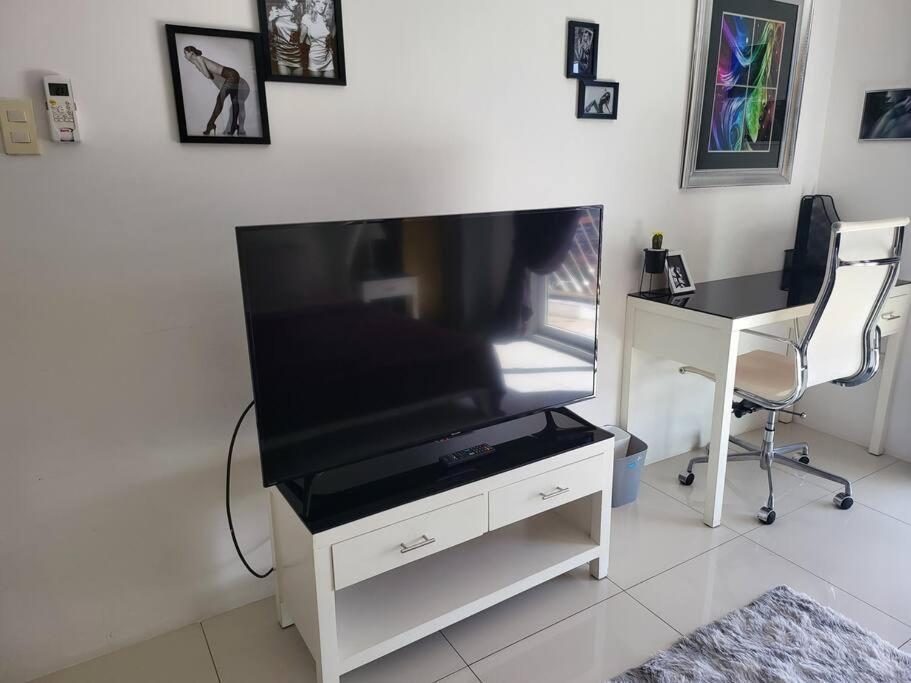 Kandi Tower 3, Premium 1Br With 2Cr & 2 Balcony. 앙헬레스 외부 사진