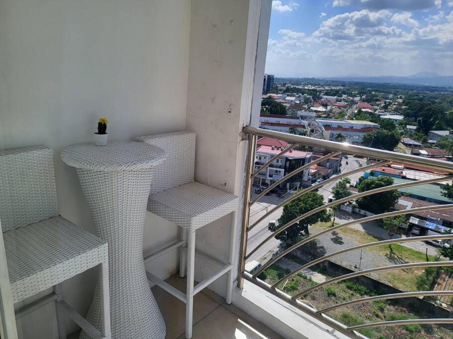 Kandi Tower 3, Premium 1Br With 2Cr & 2 Balcony. 앙헬레스 외부 사진